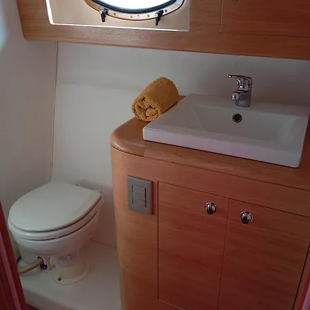 Boat4u 2 船上ホテル *