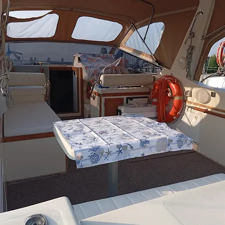 Boat4u 2 Bateau-hôtel