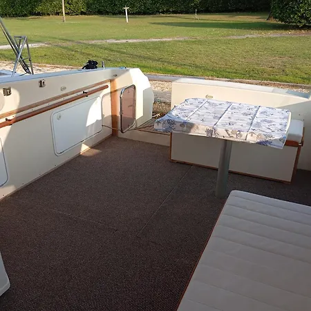 Botel Boat4u 2 *