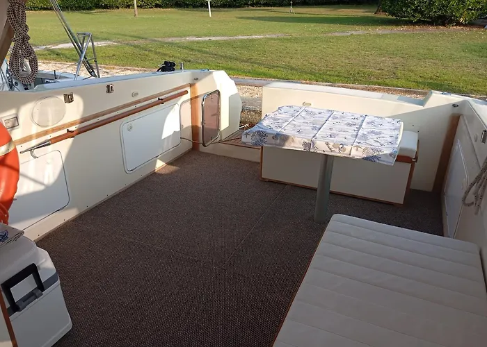 Botel Boat4u 2 *